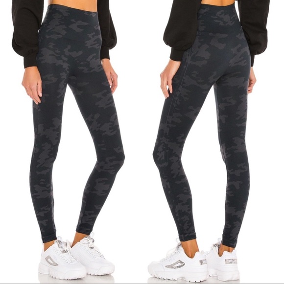 SPANX Pants - Spanx Look At Me Now Leggings in Black Camo Size Small NWT